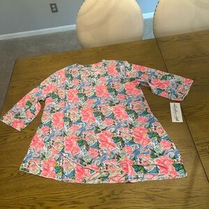 Lulu B top, size large. NWT